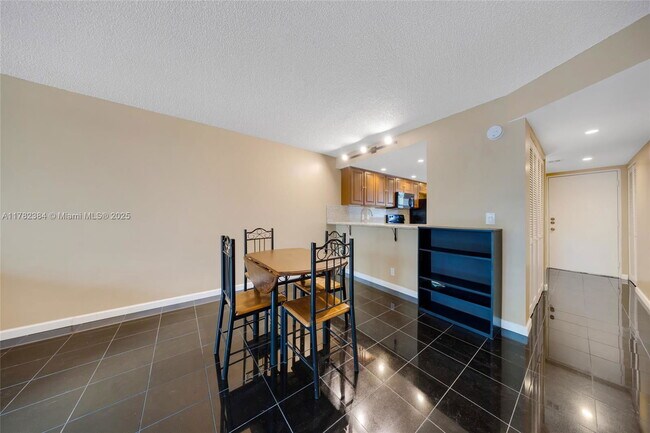 Building Photo - 6075 N Sabal Palm Blvd