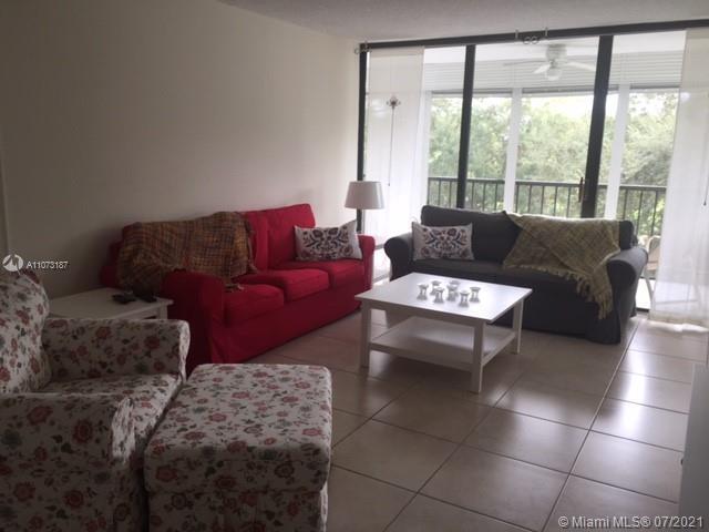 Foto del edificio - 7819 Lakeside Blvd