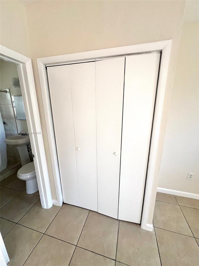 Foto del edificio - 690 NE 85th St