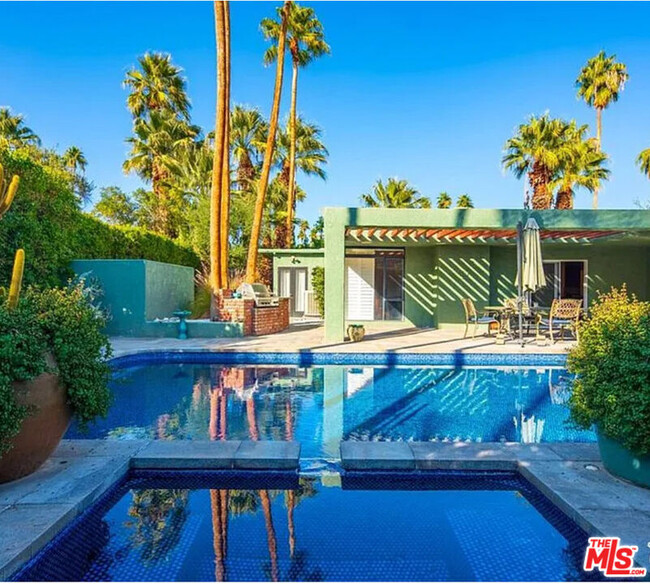 Building Photo - 817 N Via Monte Vista