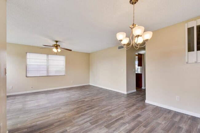 Building Photo - 1475 Lake Mango Way