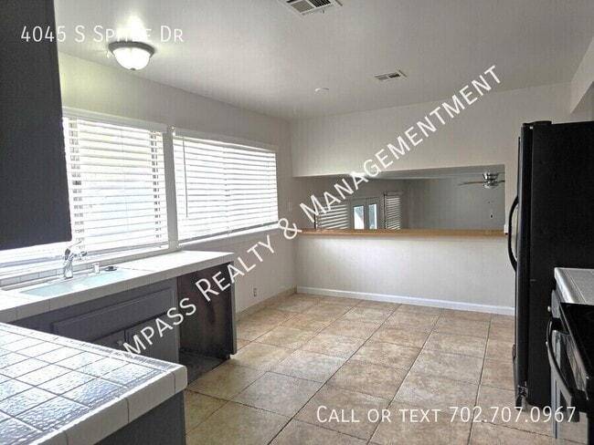 Building Photo - 4045 S Spitze Dr