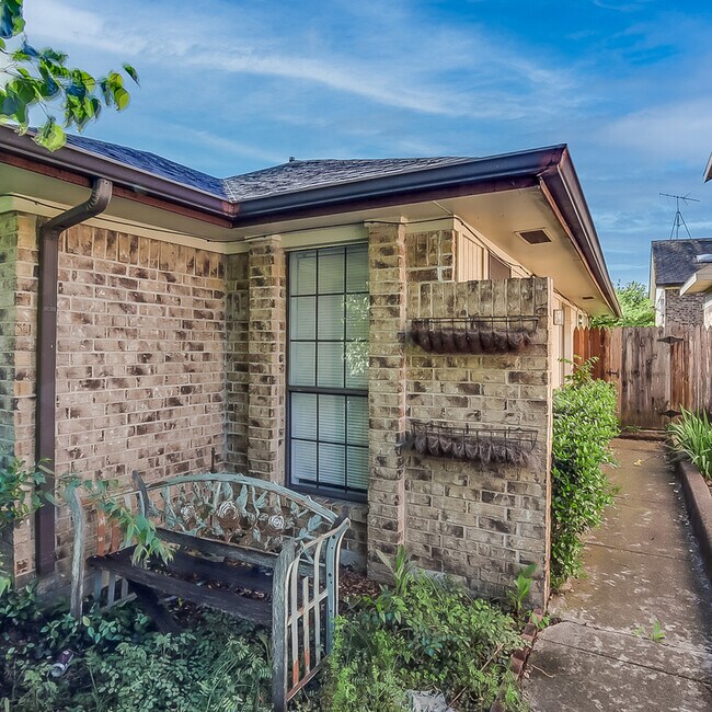 Building Photo - 712 Via Miramonte