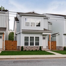 Building Photo - 506 W Persimmon St