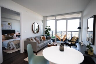 Building Photo - E18HTEEN