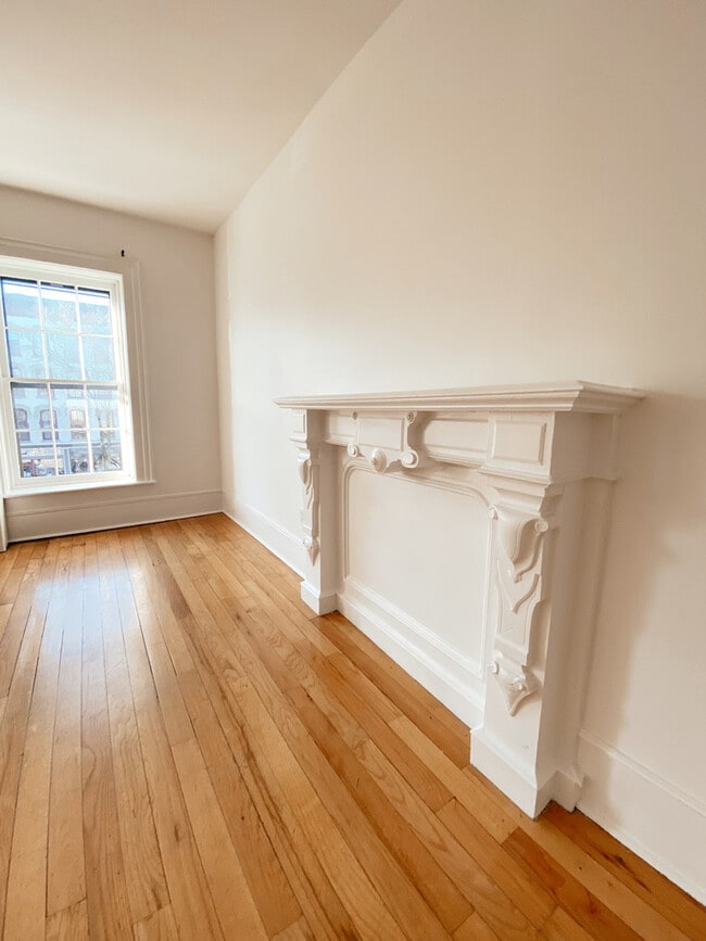 Building Photo - 446 Broadway