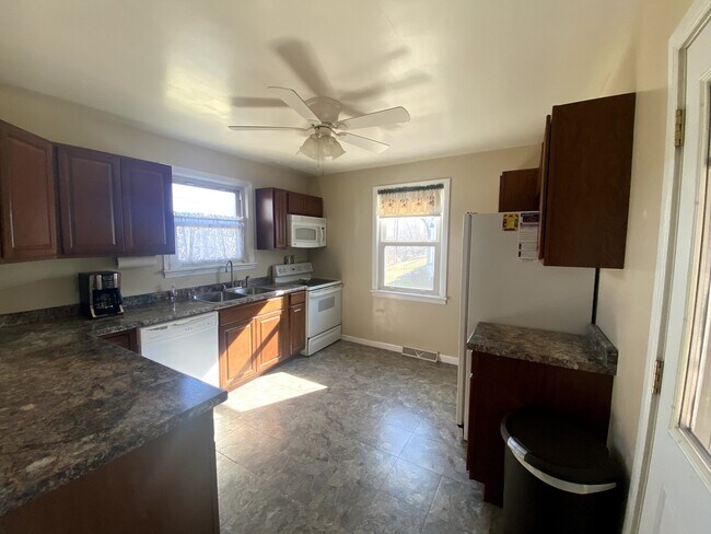 Kitchen - 1407 Fort Manor Dr