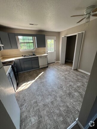 Building Photo - 40 Iris Ln
