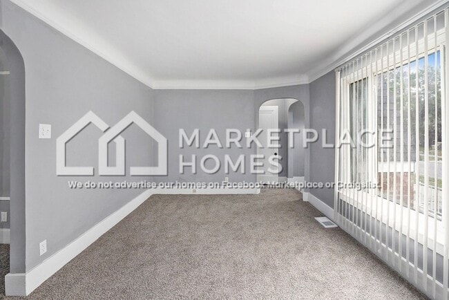 Building Photo - 15061 Pinehurst St