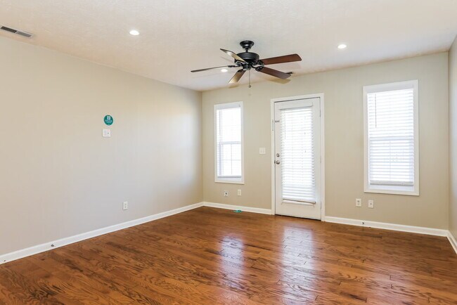 Foto del edificio - 10007 Nevada Ave