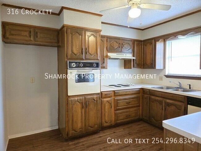 Building Photo - Hewitt 3-Bedroom
