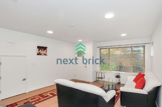 Foto del edificio - Beautiful home with 3 beds, 2 baths for rent