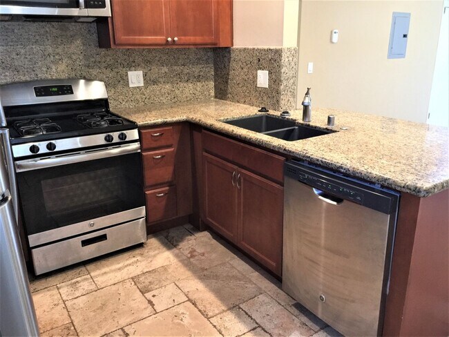 Foto del edificio - 133-137 Daisy Ave