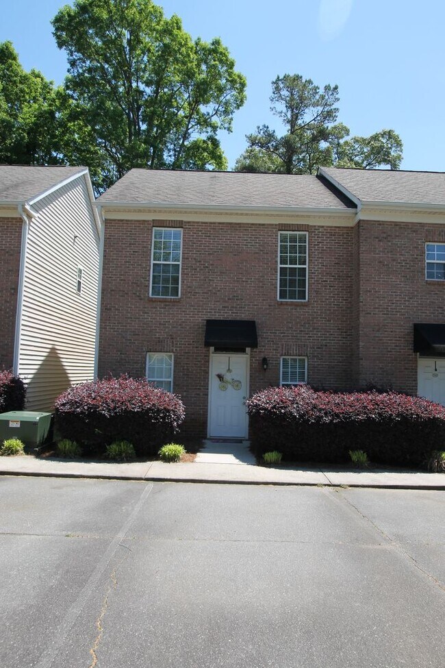 Foto del edificio - Exclusively offered by MUSE REALTY, LLC