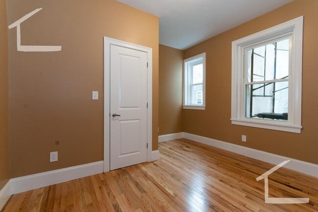 Building Photo - 5 BR 2 Bath Apartment in BRIGHTON - 9/1/26