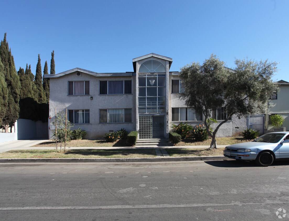 Building Photo - 1140 N New Hampshire Ave