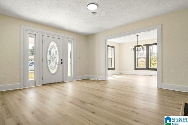 Building Photo - 425 Oak St