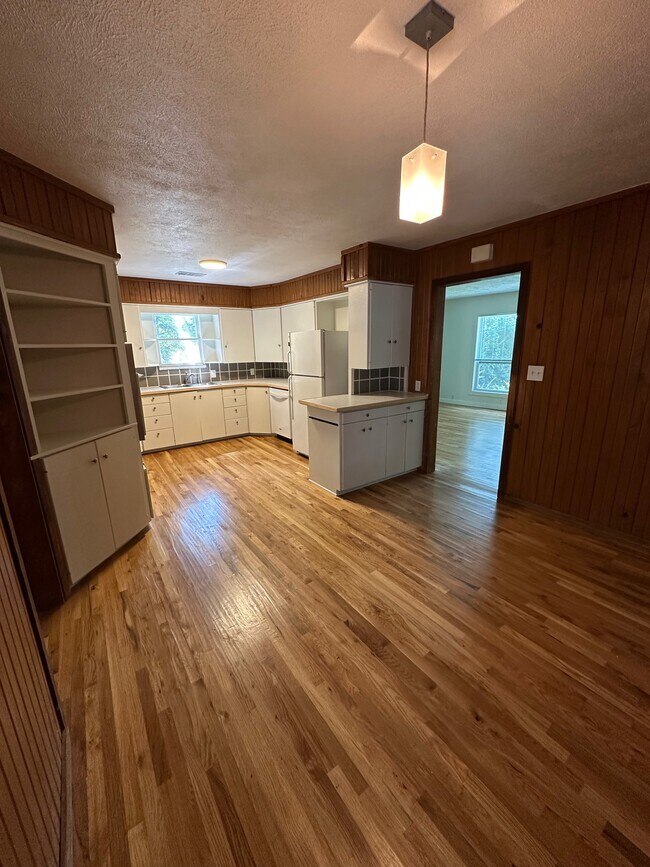 Kitchen - 1213 Lindsey Street