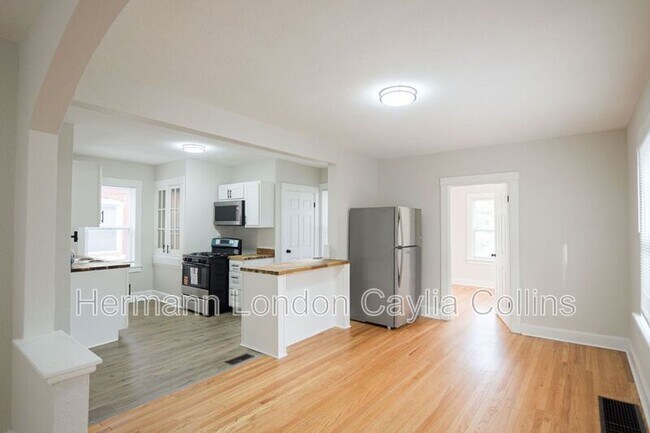 Foto del edificio - 3424 Lucas and Hunt Rd