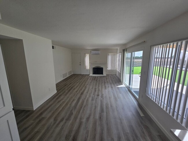 Building Photo - San Carlos - Cul-de-sac Location - Master ...