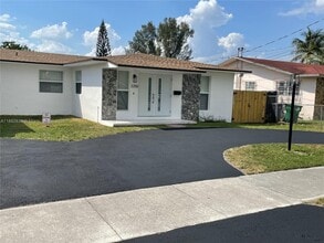 Building Photo - 2250 SW 69th Ave