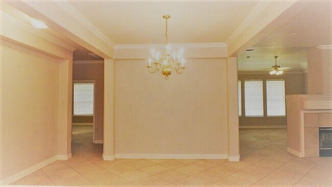 Foto del edificio - 8934 Westwillow Dr
