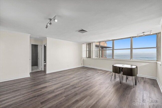 Foto del edificio - 6301 N Sheridan Rd