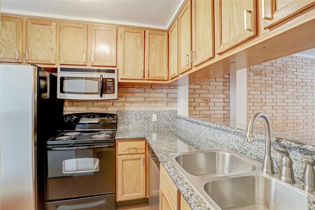 Building Photo - 1205 Autrey St