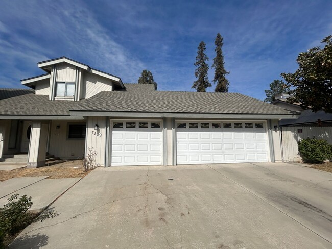 Foto del edificio - 2-story Single family home in the SW