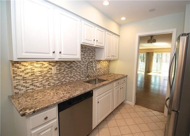 Building Photo - 25 Strathmore Ln