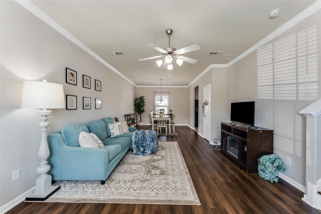 Building Photo - 512 Forest Village Cir