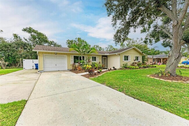 Building Photo - 3707 Kingswood Dr