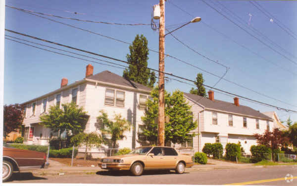 Building Photo - 6721 N Vancouver Ave