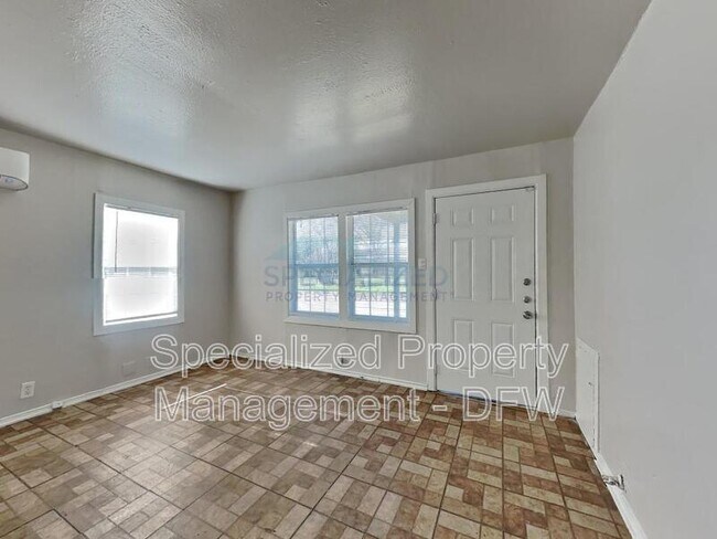 Building Photo - 4530 Collins Ave