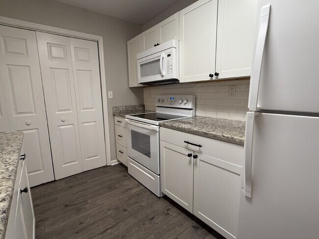 Foto del edificio - "Cozy 2-Bed Condo in Huntsville with Firep...