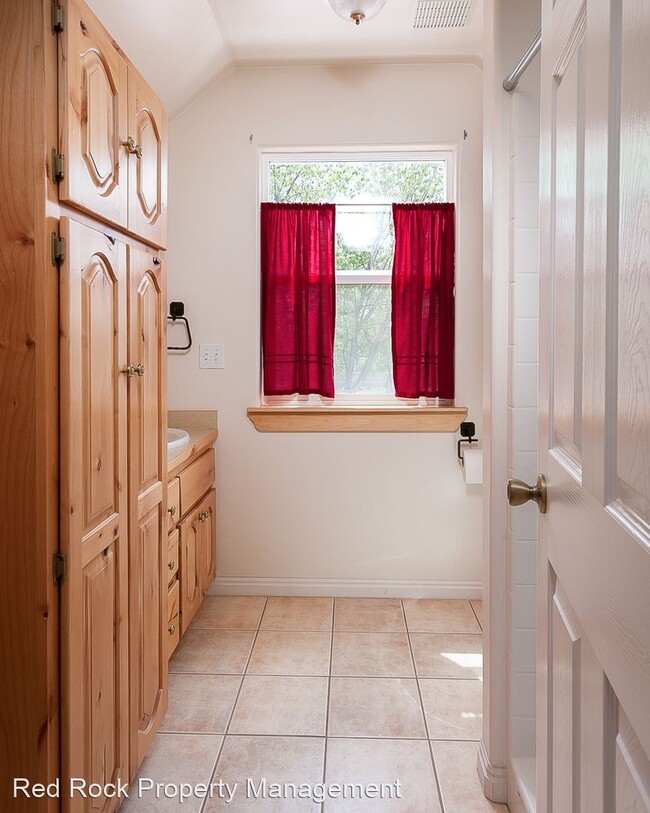 Building Photo - Studio, 1 bath House - 162 S 200 W