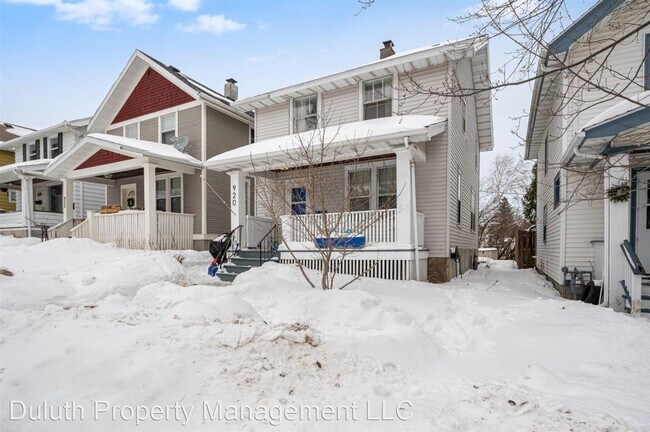 Foto del edificio - 4 br, 2 bath House - 920 N 13th Ave E