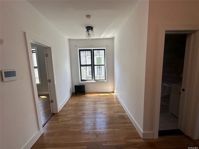 Foto del edificio - 530 Hegeman Ave