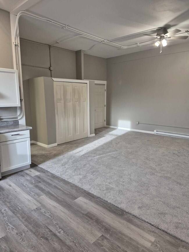 Foto del edificio - 19 W Central St