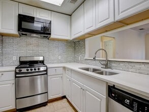 Building Photo - 711 W 21st St