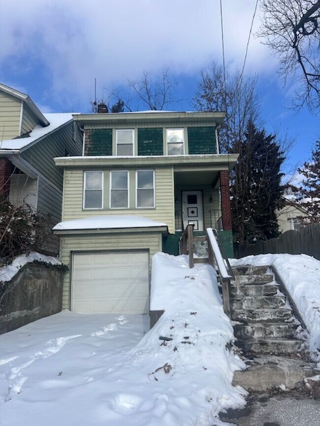 Foto del edificio - Updated 3 Bedroom Home l Marhsall Shadeland