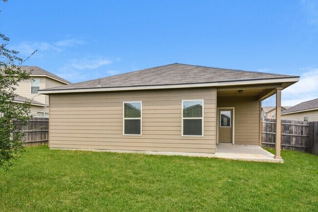 Foto del edificio - Spacious 3/2 + flex room.  One Story. Clos...