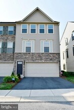 Building Photo - 5904 Leben Dr