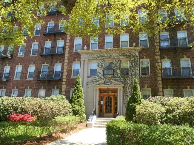 Building Photo - 1848 Commonwealth Ave