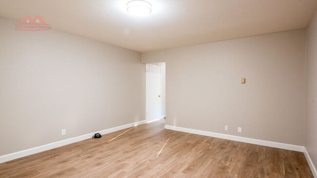 Building Photo - 868 Miller Ave