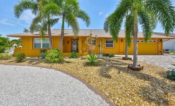 Building Photo - 1801 El Rio Dr