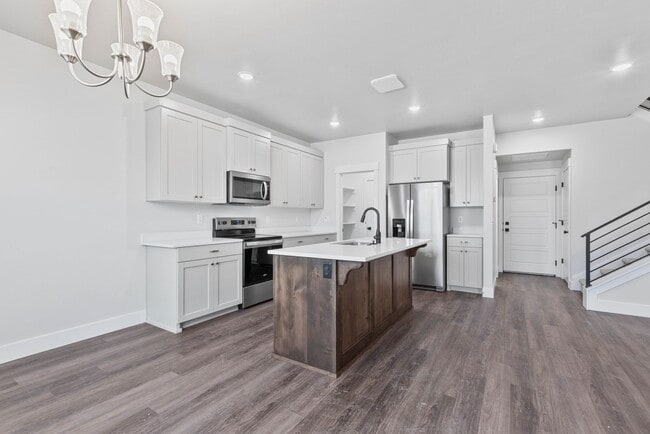 Building Photo - Awesome end unit 3 Bed 2.5 Bath townhome i...