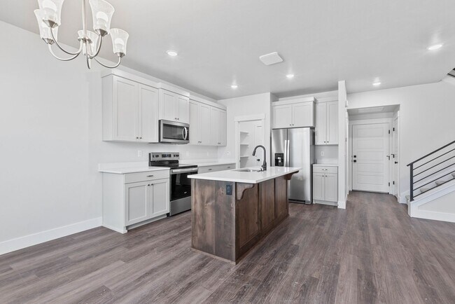 Foto del edificio - Awesome end unit 3 Bed 2.5 Bath townhome i...