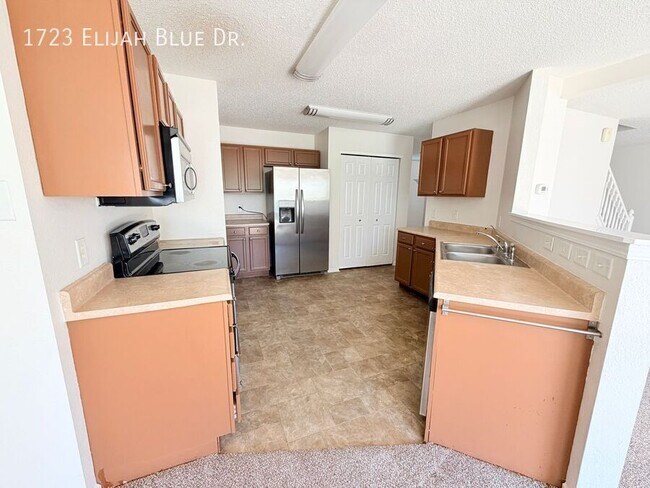 Building Photo - 1723 Elijah Blue Dr