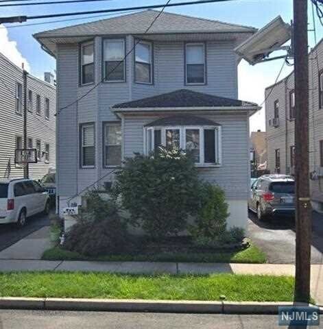 Primary Photo - 275 Born St